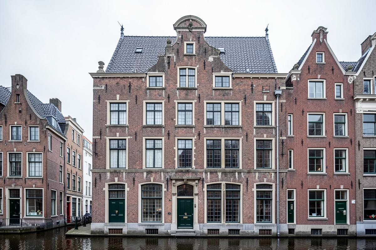 Monumentaal grachtenpand aan de Keizersgracht in Amsterdam
